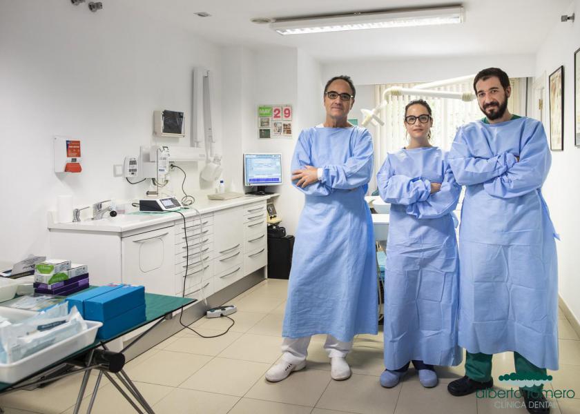 Tips para elegir al mejor especialista en Implantes Dentales en Ourense - Foto